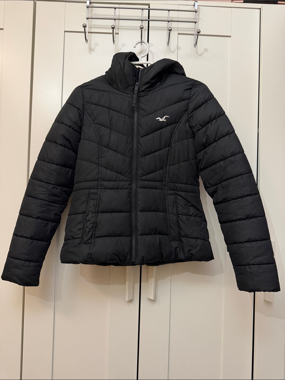 Hollister Black Quilted Hooded Women's Puffer Jacket